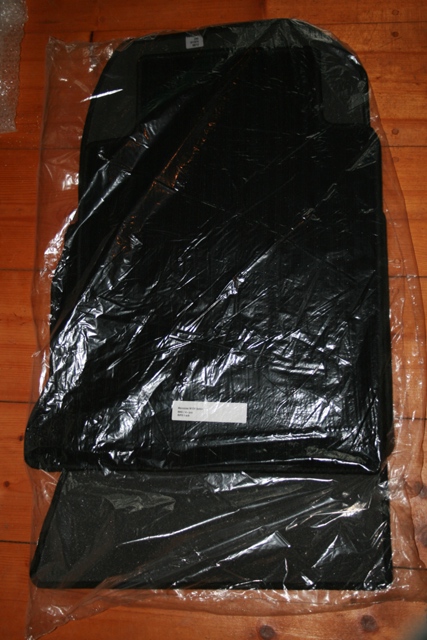 Overmat set (4) W124 black ribbed